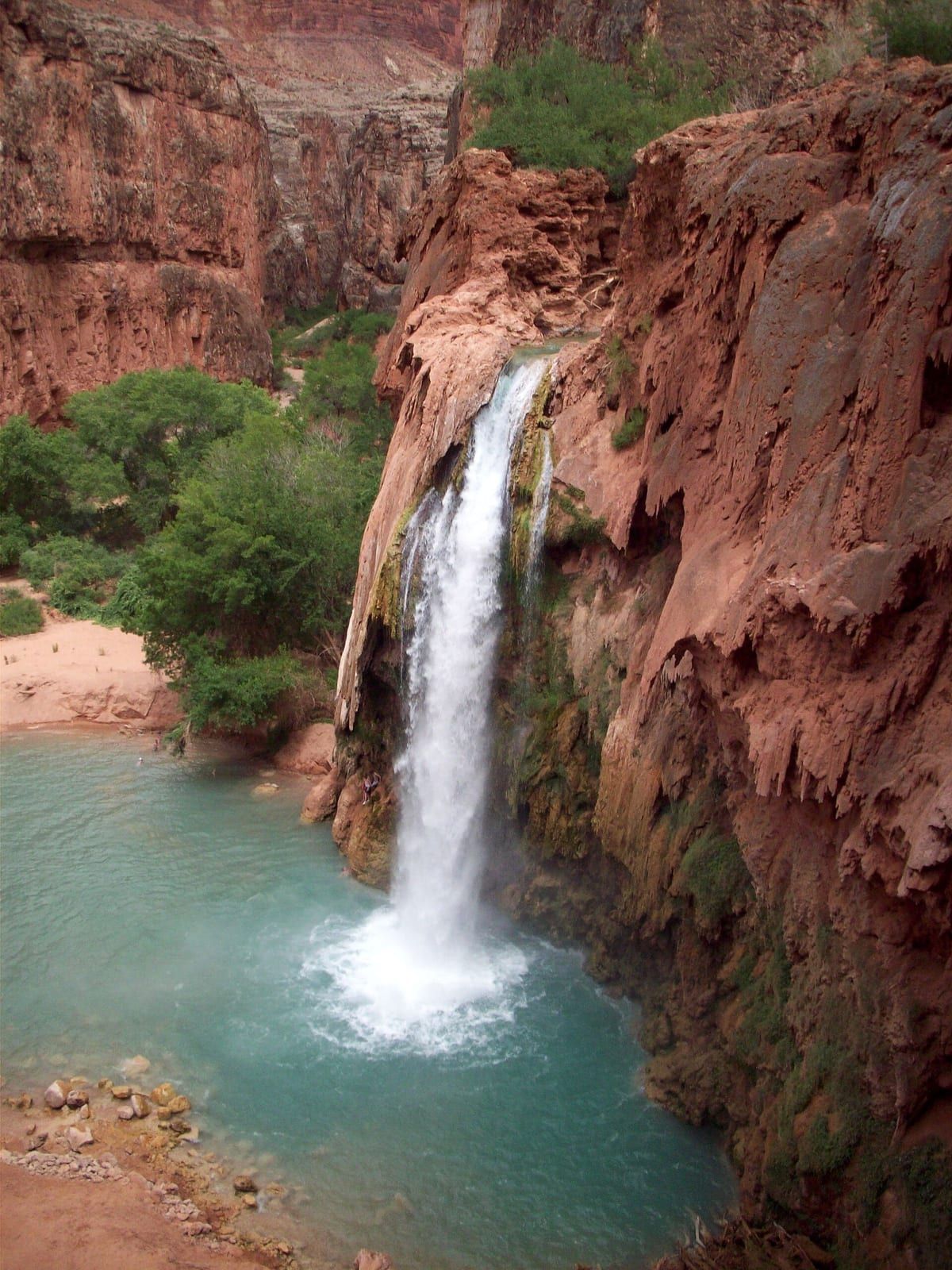 Havasu Falls and blue-green plunge pools