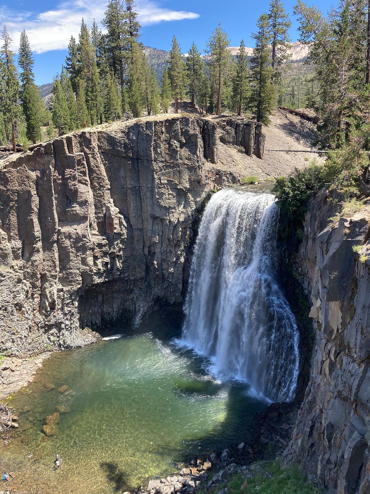 This is an image taken of Rainbow Falls, a waterfall near Mammoth Lakes, California. The image was taken around noon.