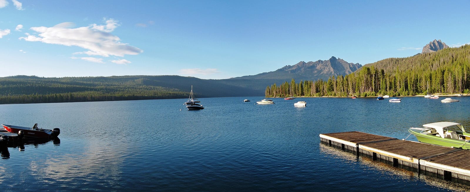 Redfish Lake in Sawtooth National Recreation Area / Sawtooth National Forest , Custer County , Idaho in the morning in August 2008