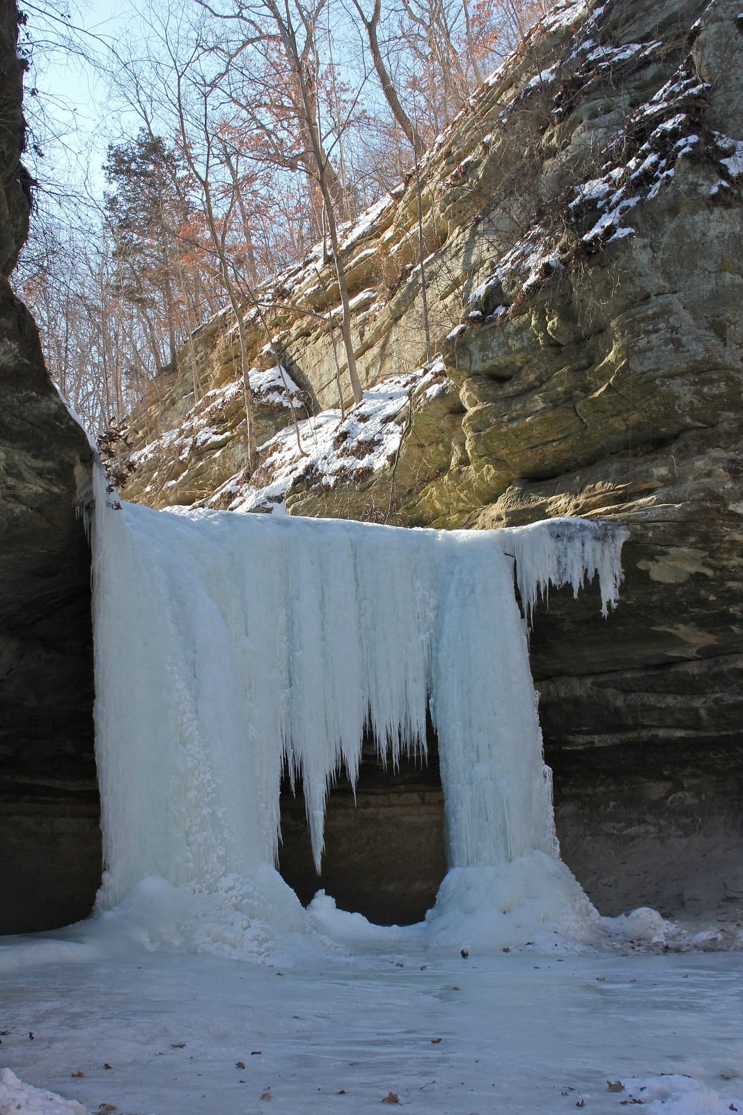 LaSalle Canyon icefall at Starved Rock State Park, Illinois