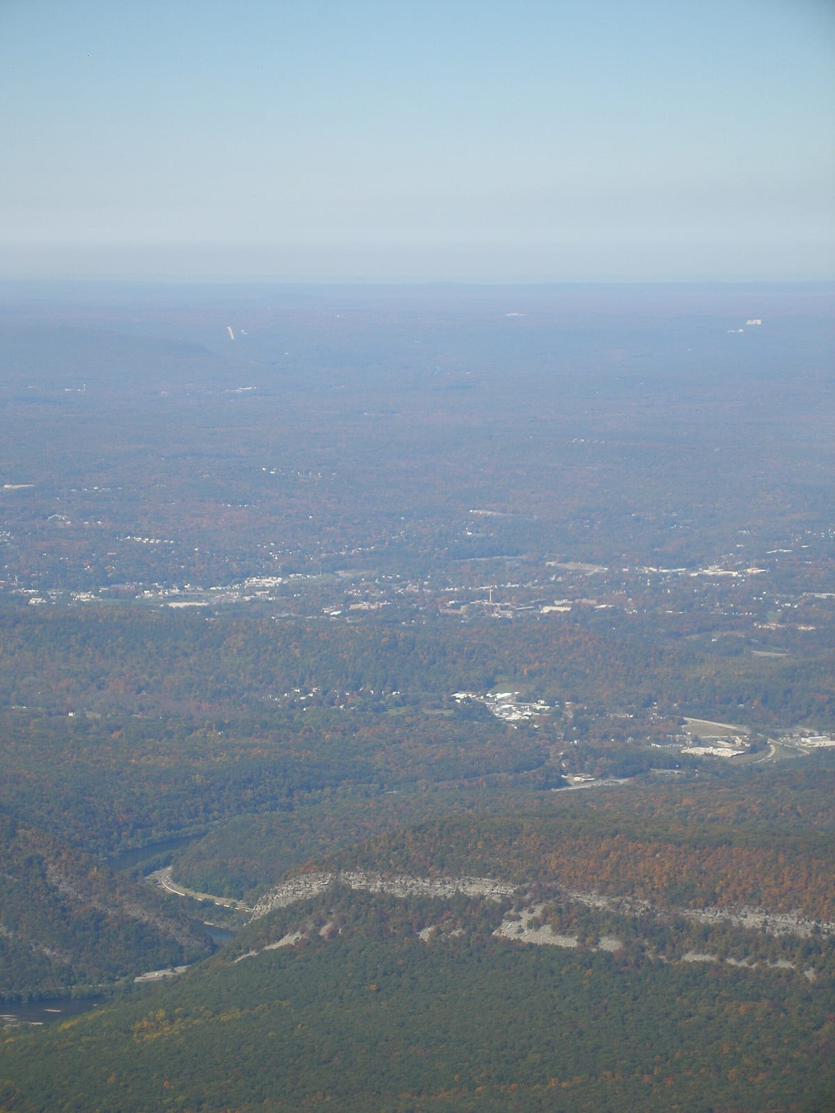 Delaware Water Gap with a view north, Hardwick, New Jersey, USA Ocxtober 2006