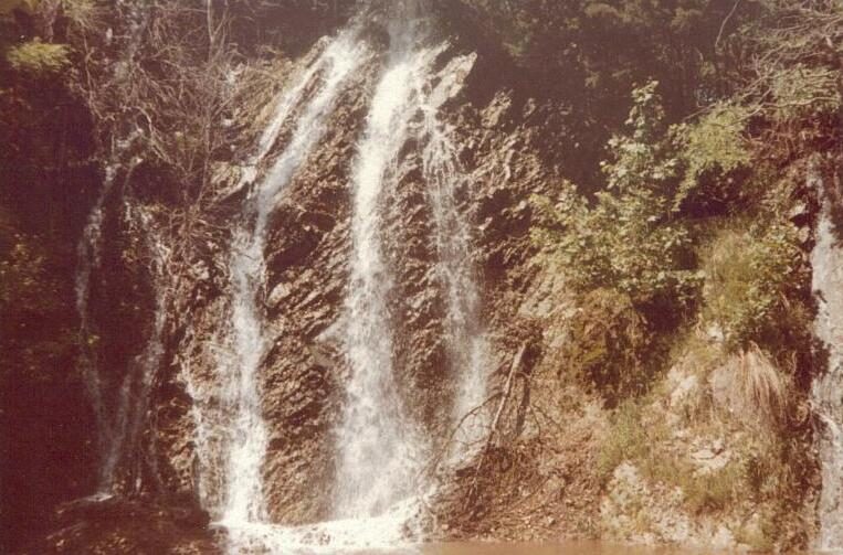Closeup view of Turner Falls, Oklahoma.jpg
