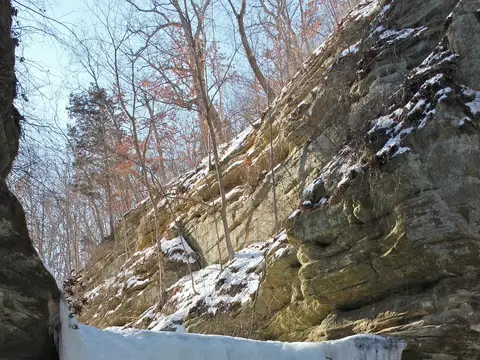 LaSalle Canyon icefall at Starved Rock State Park, Illinois
