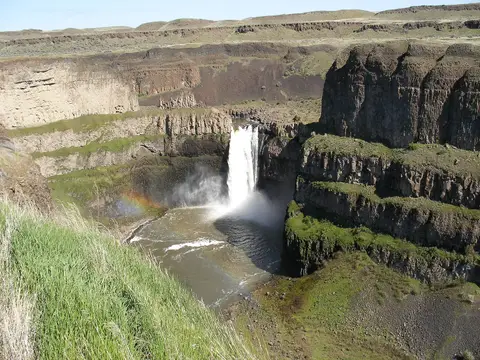 Palouse Falls plunging into the basalt canyon